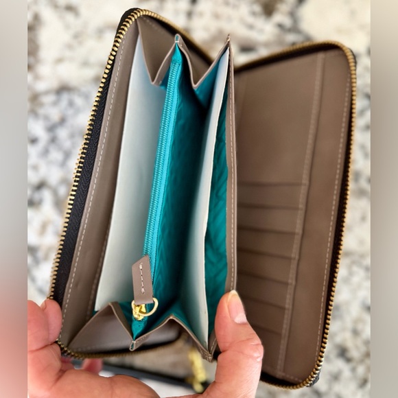 NEW Silpada Black Patent Leather Zip Around Clutch Wallet (2017) - Picture 5 of 8